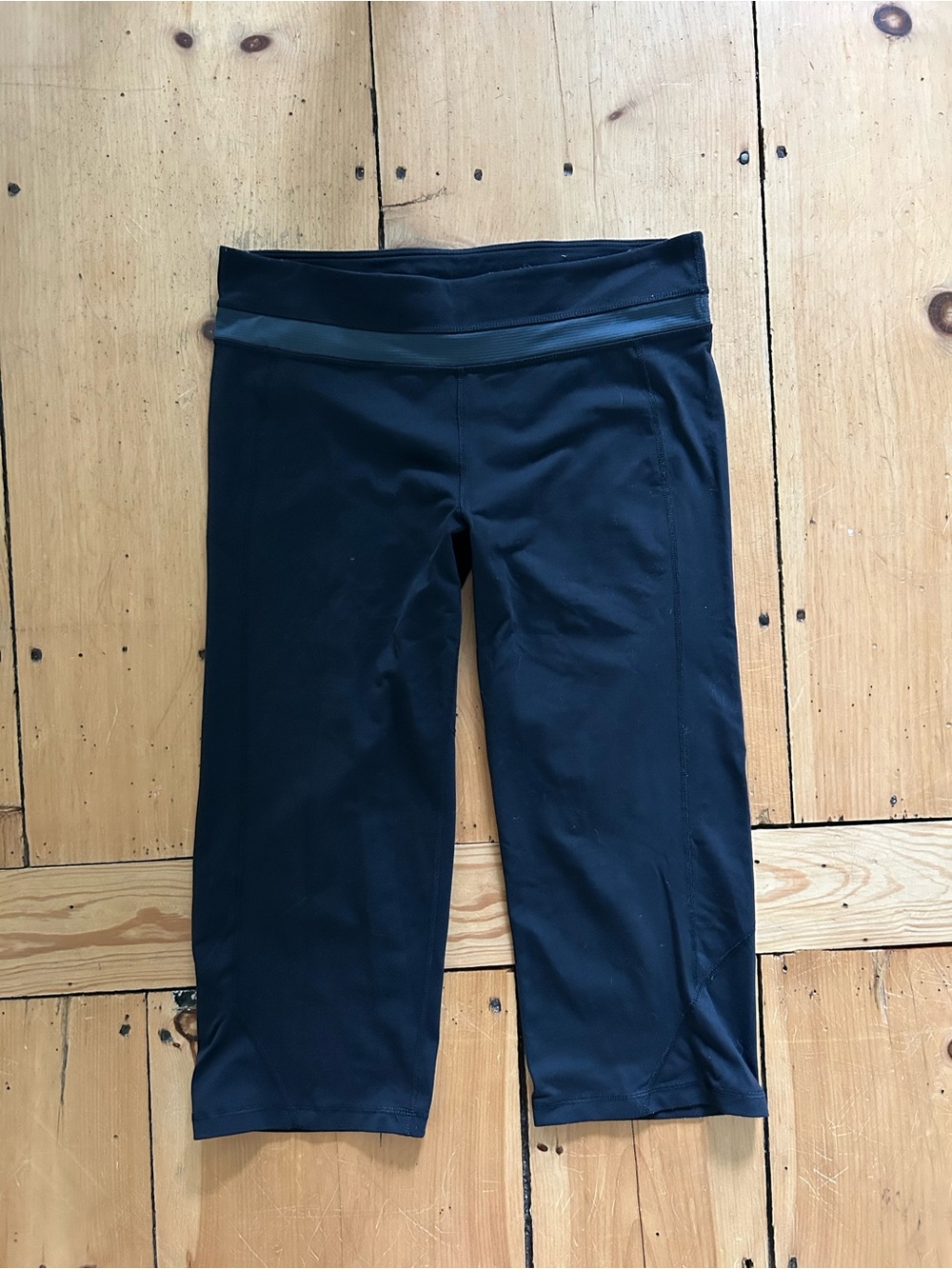Women's Y2K Black Capri Active Leggings